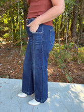 Load image into Gallery viewer, Risen High Rise Crop Wide-front seam detail jeans