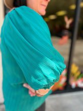 Load image into Gallery viewer, T21512 Solid textured half sleeve top featuring smocking detail at cuff