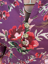 Load image into Gallery viewer, Floral print ¾ puff sleeve top with V-neck