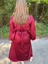 Load image into Gallery viewer, M42937 Satin Twist Detail Midi Dress
