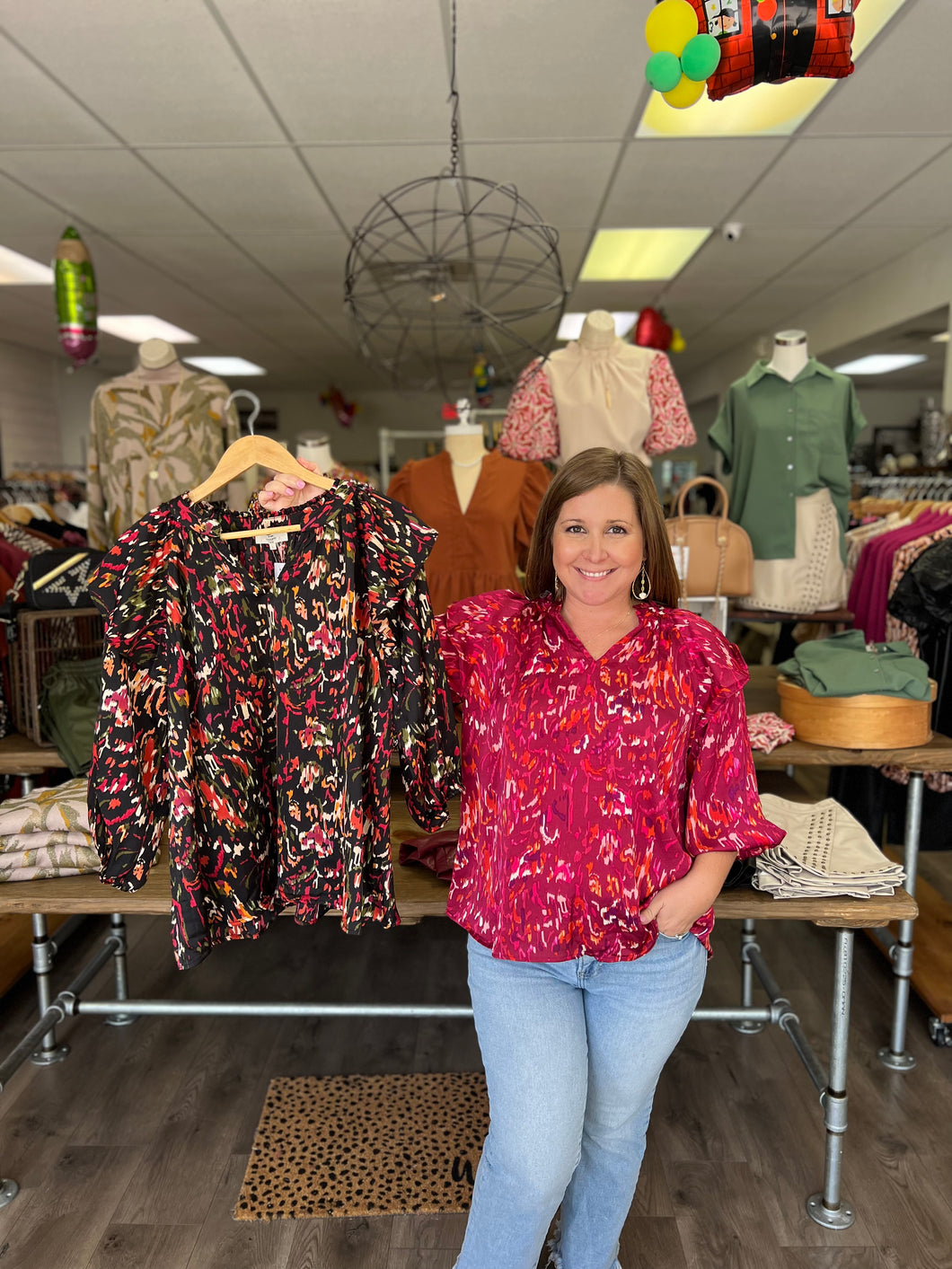 T21115 Abstract v neck top with ruffle shoulders