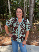 Load image into Gallery viewer, Floral print short puff sleeve top with contrast binding detail