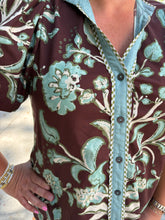 Load image into Gallery viewer, Floral print short puff sleeve top with contrast binding detail