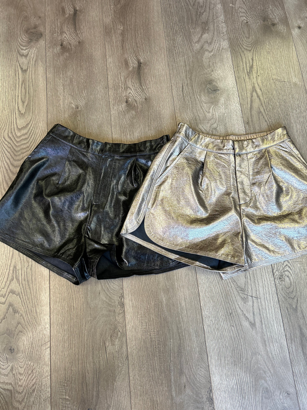 Metallic textured high waisted shorts featuring elastic waist P21952