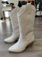 Load image into Gallery viewer, Soda-Thought Ivory Snake Boot