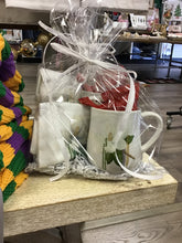 Load image into Gallery viewer, Mardi Gras Magnolia Mug Gift Set