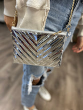 Load image into Gallery viewer, Metallic Envelope Purse