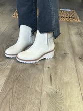 Load image into Gallery viewer, Bait Stone Crocodile Booties