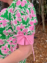 Load image into Gallery viewer, Floral print scallop trim v-neck w/ adjustable tie closure short puff sleeve.