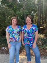 Load image into Gallery viewer, SY6469 Drop Shoulder v neck print woven top