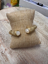 Load image into Gallery viewer, Matte Gold Crystal Accent Bracelet