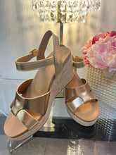 Load image into Gallery viewer, Front Sandal by Soda