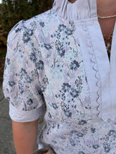 Load image into Gallery viewer, Short puff sleeves floral jacquard shift dress with side pockets