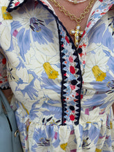 Load image into Gallery viewer, Short puff sleeves button up floral