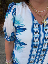Load image into Gallery viewer, Short puff sleeves v neck floral shift dress with side pockets