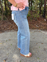 Load image into Gallery viewer, Lovervet- Mid Rise Slim Wide with Patch Pockets