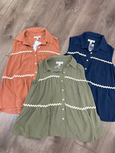 Load image into Gallery viewer, SY7057 Sleeveless woven tiered button down shirt with ric rac trim