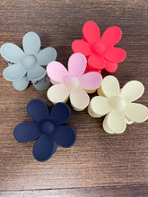 Load image into Gallery viewer, Flower hair clip