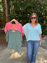 Load image into Gallery viewer, V neck everyday top with side slits