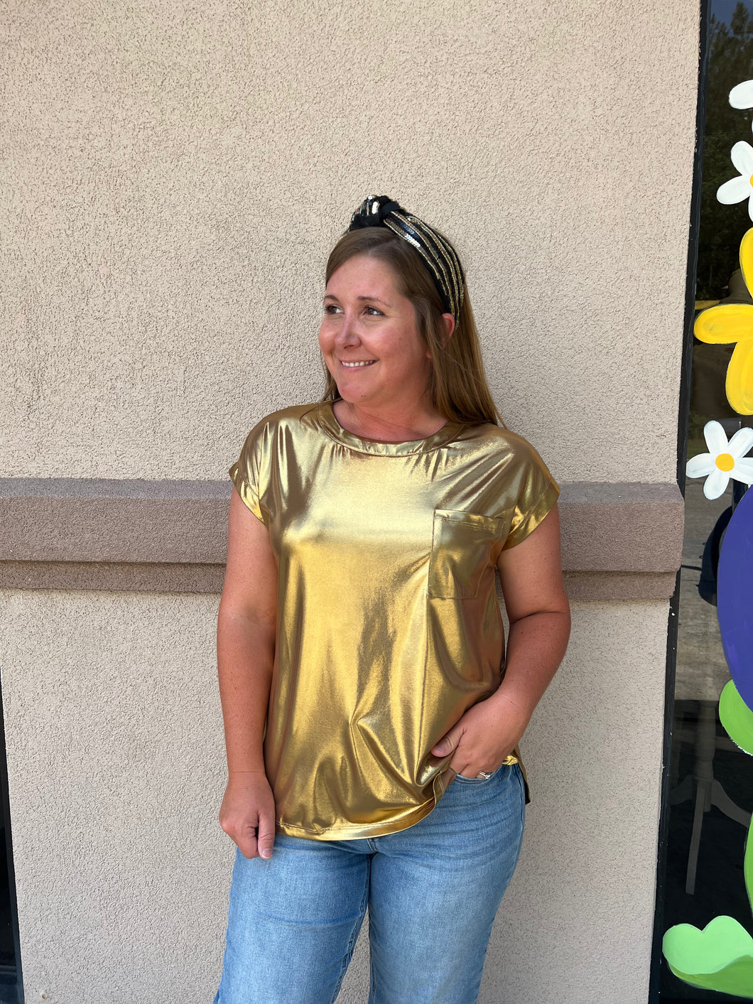 H11398 Glossy top with U-neck, chest pocket, short kimono sleeves, and side slit.