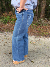 Load image into Gallery viewer, Lovervet- High Rise Ankle Wide Leg