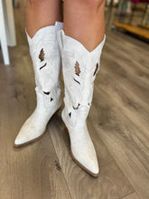 Load image into Gallery viewer, Alice Vintage White Real Leather Cowgirl Boots