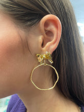 Load image into Gallery viewer, Taylor Shaye- Bethany Bow Hoops