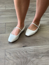 Load image into Gallery viewer, Kiana Ballet Flat in Bone