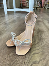 Load image into Gallery viewer, Sun Heel with Rhinestone and Pearl Bow