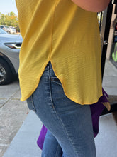 Load image into Gallery viewer, WN9713 Sleeveless Collared V neck top with pocket