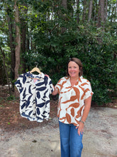 Load image into Gallery viewer, DROP SHOULDER COLLARED PRINTED WOVEN TOP