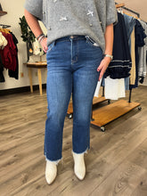 Load image into Gallery viewer, LV1147- LOVERVET MID RISE CROP FLARE