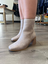 Load image into Gallery viewer, Soda-Chukar Taupe Suede Boot