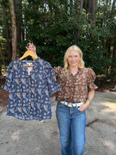Load image into Gallery viewer, Short Sleeve Ruffle Neck Printed Top
