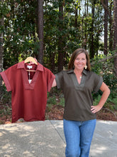 Load image into Gallery viewer, Solid short sleeve knit top featuring a V-neck with contrast stitching