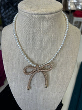 Load image into Gallery viewer, Rhinestone Bow on Pearl Necklace