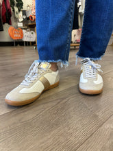 Load image into Gallery viewer, ShuShop- Sydney Gold Sneaker