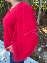 Load image into Gallery viewer, Mesh bow texture layered top with V-neck