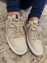 Load image into Gallery viewer, Pearl Bow Shoe Clips