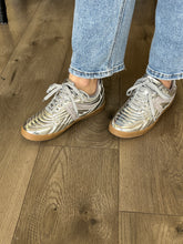 Load image into Gallery viewer, Vastine Silver Sneaker
