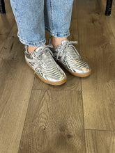 Load image into Gallery viewer, Vastine Silver Sneaker