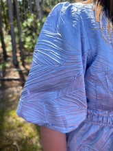 Load image into Gallery viewer, Balloon Sleeve Crinkle Woven Dress