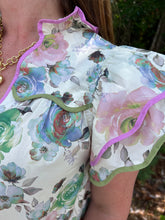 Load image into Gallery viewer, Ecru Floral Top with Flutter Sleeve