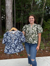 Load image into Gallery viewer, Floral print short puff sleeve