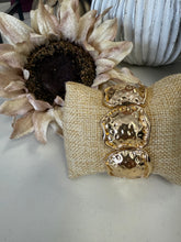 Load image into Gallery viewer, Gold Hammered Textured Circles 1" stretch bracelet