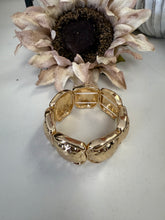 Load image into Gallery viewer, Gold Hammered Textured Circles 1" stretch bracelet