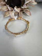 Load image into Gallery viewer, Gold Metal Hammered Stretch Bracelet with White Bows