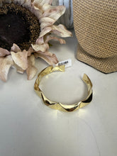 Load image into Gallery viewer, Beveled Edge Cuff