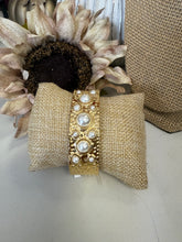 Load image into Gallery viewer, Hammered Bracelet with Pearls