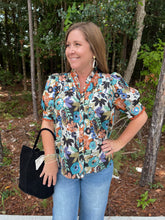 Load image into Gallery viewer, Multi-floral print scallop trim accent cuff band short puff sleeve top